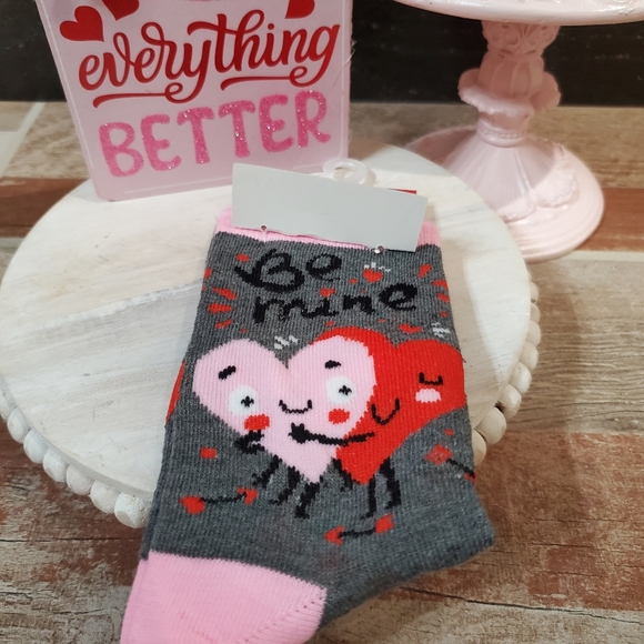 Be Mine Valentine Socks-NWT - Picture 2 of 3